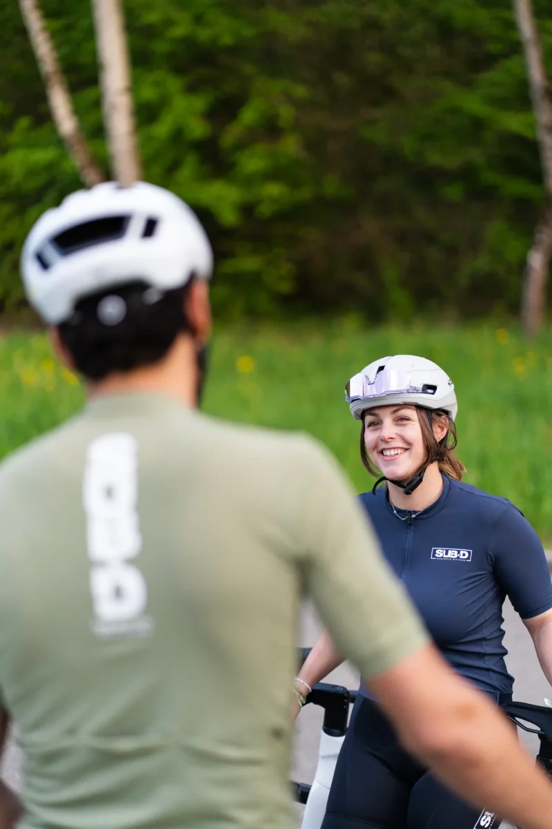 Cyclistes en maillot Subjectiv Division, photographie sportswear