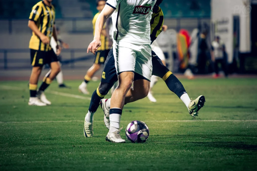 Match de football amateur, illustrant la photographie sportive pour clubs et associations